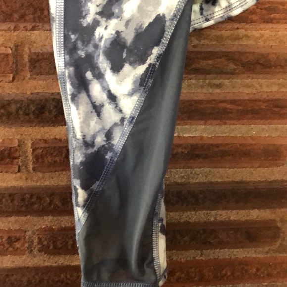 NWOT old navy go dry active leggings. - Picture 3 of 4